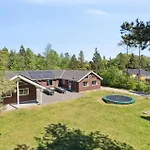 Tvaervaenget Holiday home *
