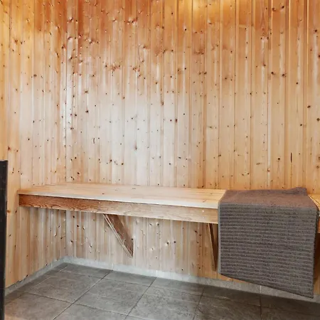 Дом отдыха Awesome Home In Blavand With Sauna