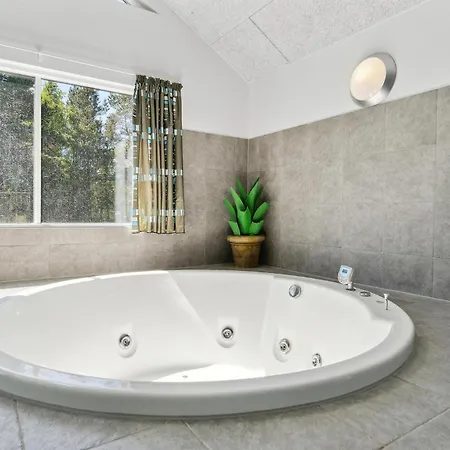 Дом отдыха Awesome Home In Blavand With Sauna