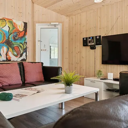 Дом отдыха Awesome Home In Blavand With Sauna Блаванн